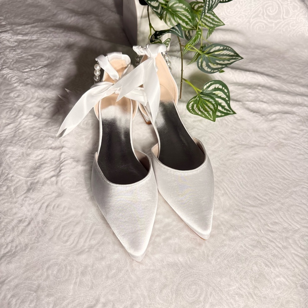 White Satin Pearl Ankle Strap Flats Women’s Size 9 NWT - Picture 7 of 11